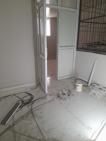 Room in 3.5 BHK Apartment at Shakti Apartments Gurgaon, Sector 15 – for Rent