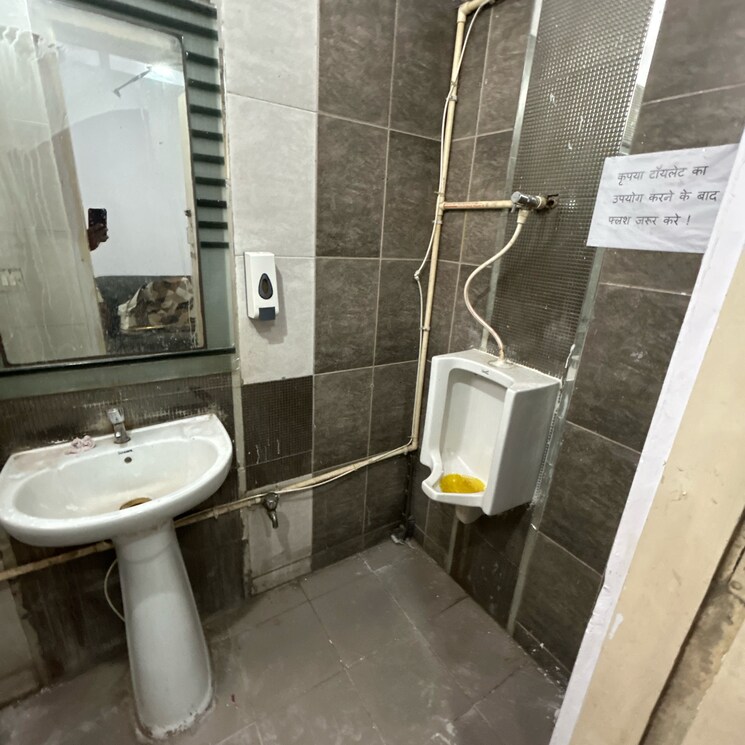 Other, kotla mubarakpur Commercial Office Space 900 Sq.Ft. In Kotla Mubarakpur Delhi 8973005