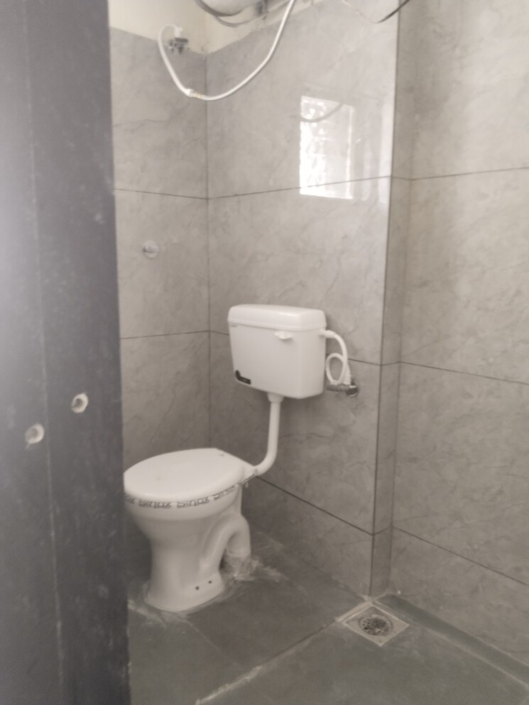 Bathroom, grafficon-apartment 4 Bedroom 2000 Sq.Ft. Apartment In Nibm Road Pune 8973074