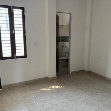 Room in 1 BHK Villa at Gaur Yamuna City 7th Parkview, Sector 19 Yamuna Expressway – for Rent