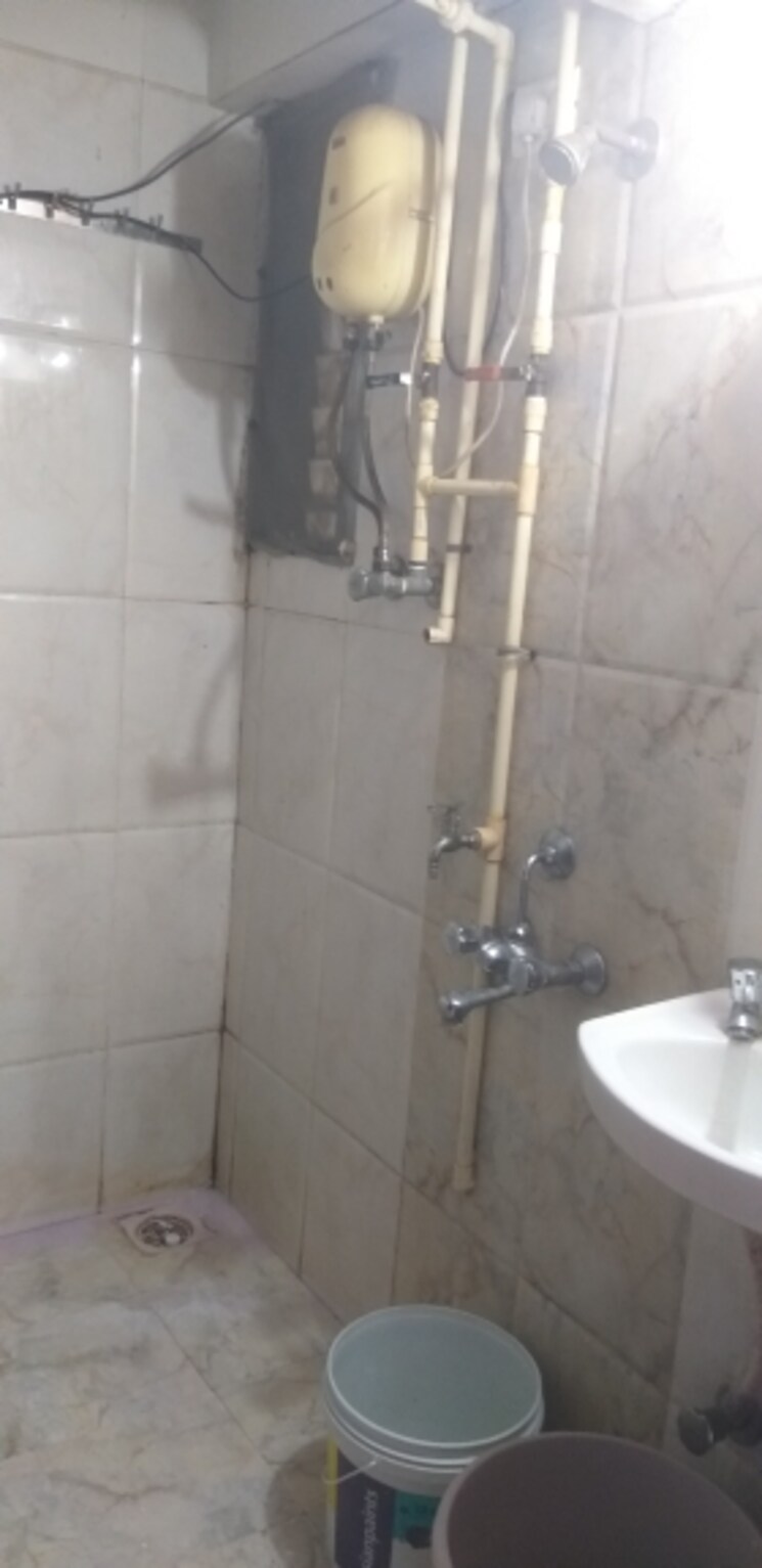 Bathroom, balkum pada 1 Bedroom 450 Sq.Ft. Apartment In Balkum Pada Thane 8973120