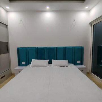 Room in 2 BHK Apartment at Gaur The Hub, Gaur Yamuna City – for Rent