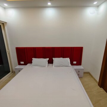 Room in 2 BHK Apartment at Gaur The Hub, Gaur Yamuna City – for Rent