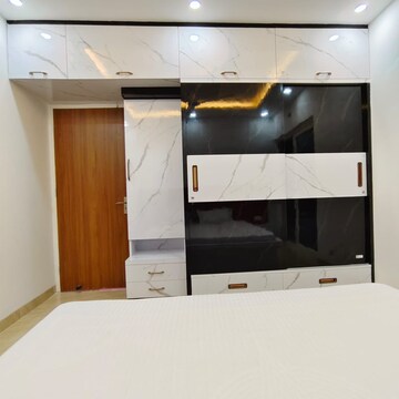 Room in 2 BHK Apartment at Gaur The Hub, Gaur Yamuna City – for Rent