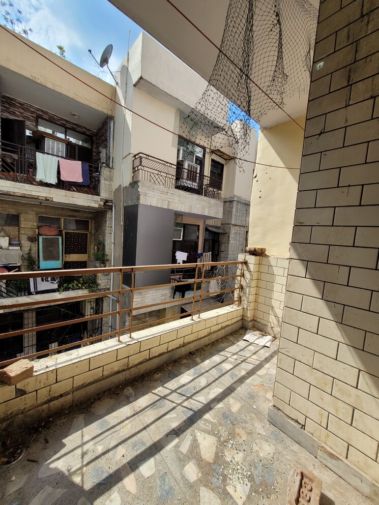 Balcony, dilshad garden 1 Bedroom 450 Sq.Ft. Apartment In Dilshad Garden Delhi 8973136