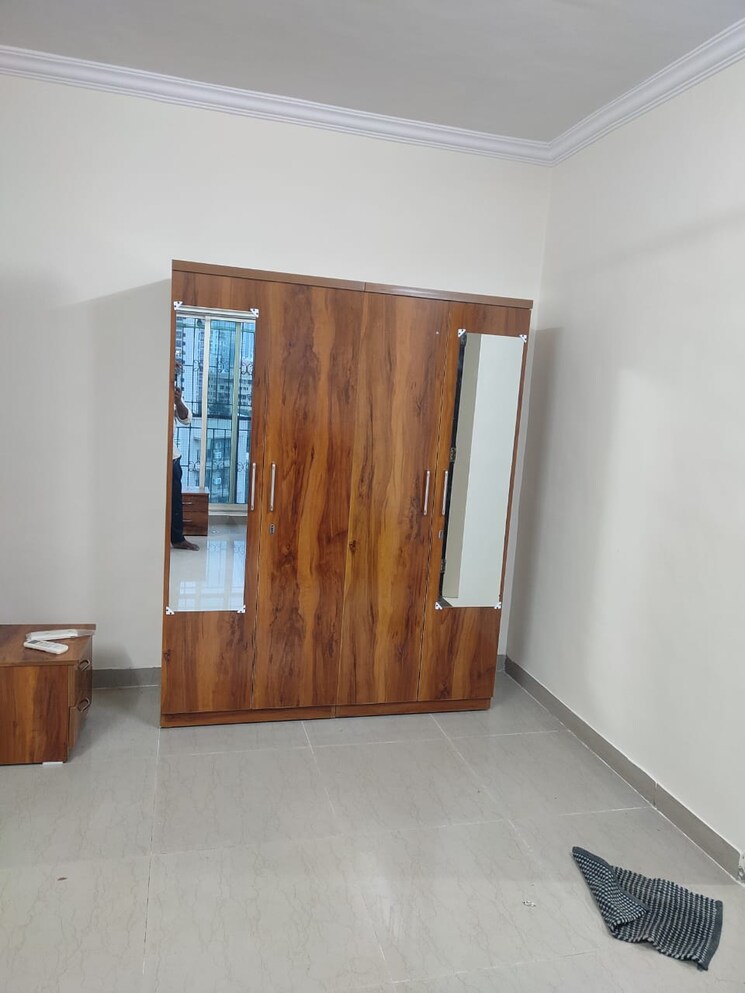 Room, malad east Pg For Boys & Girls In Malad East 8973149
