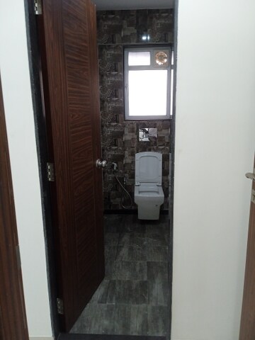 Bathroom in 3.5 BHK Apartment at Keytech Jiten CHS, Andheri West – for Sale