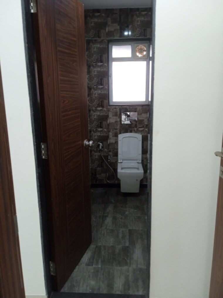 Bathroom, keytech-jiten-chs 3.5 Bedroom 1600 Sq.Ft. Apartment In Andheri West Mumbai 8973198