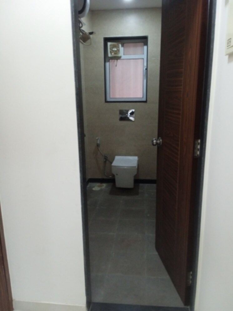 Bathroom, keytech-jiten-chs 3.5 Bedroom 1600 Sq.Ft. Apartment In Andheri West Mumbai 8973198
