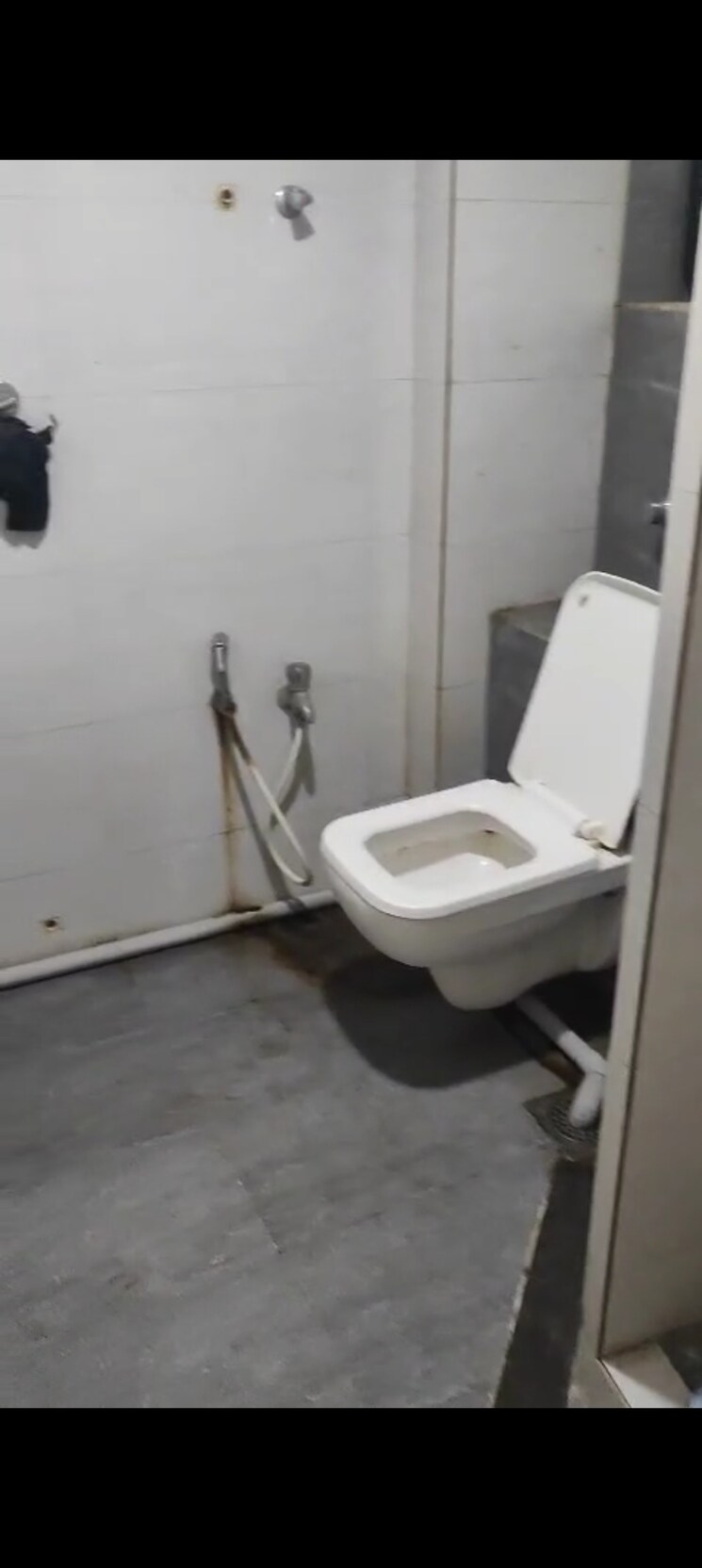 Bathroom, anand-chs-andheri-east 2 Bedroom 900 Sq.Ft. Apartment In Andheri East Mumbai 8973201