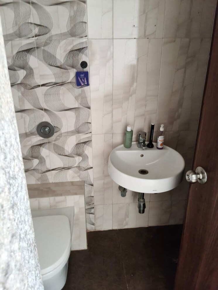 Bathroom, hdil-metropolis-residences 2 Bedroom 1140 Sq.Ft. Apartment In Andheri West Mumbai 8973204