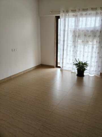 Room in 2 BHK Apartment at HDIL Metropolis Residences, Andheri West – for Rent