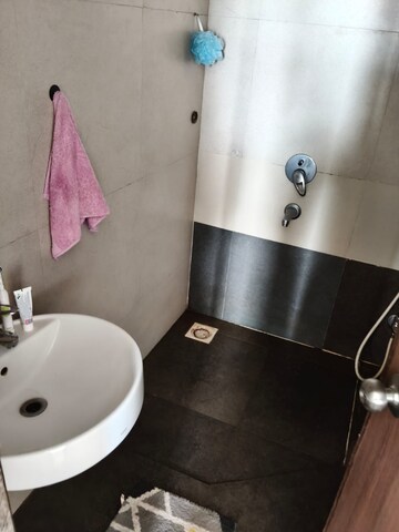 Furnished Amenities in 2 BHK Apartment at HDIL Metropolis Residences, Andheri West – for Rent