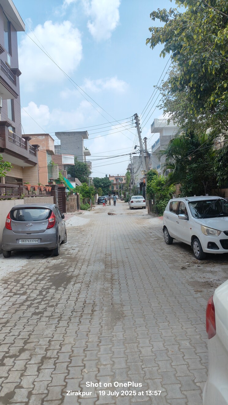  Parking, dhakoli 3.5 Bedroom 131 Sq.Yd. Independent House In Dhakoli Zirakpur 8973210