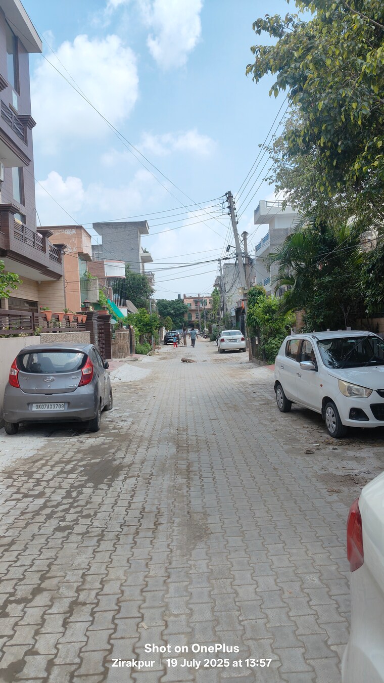  Parking, dhakoli 3.5 Bedroom 131 Sq.Yd. Independent House In Dhakoli Zirakpur 8973210