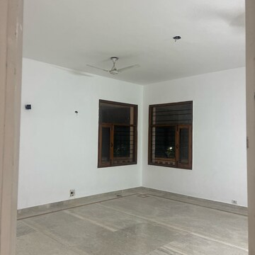Room in 3.5 BHK Independent House at RWA Apartments Sector 15, Sector 15 – for Rent