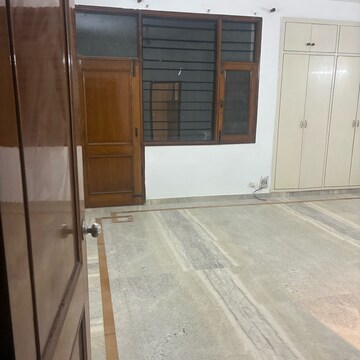 Room in 3.5 BHK Independent House at RWA Apartments Sector 15, Sector 15 – for Rent