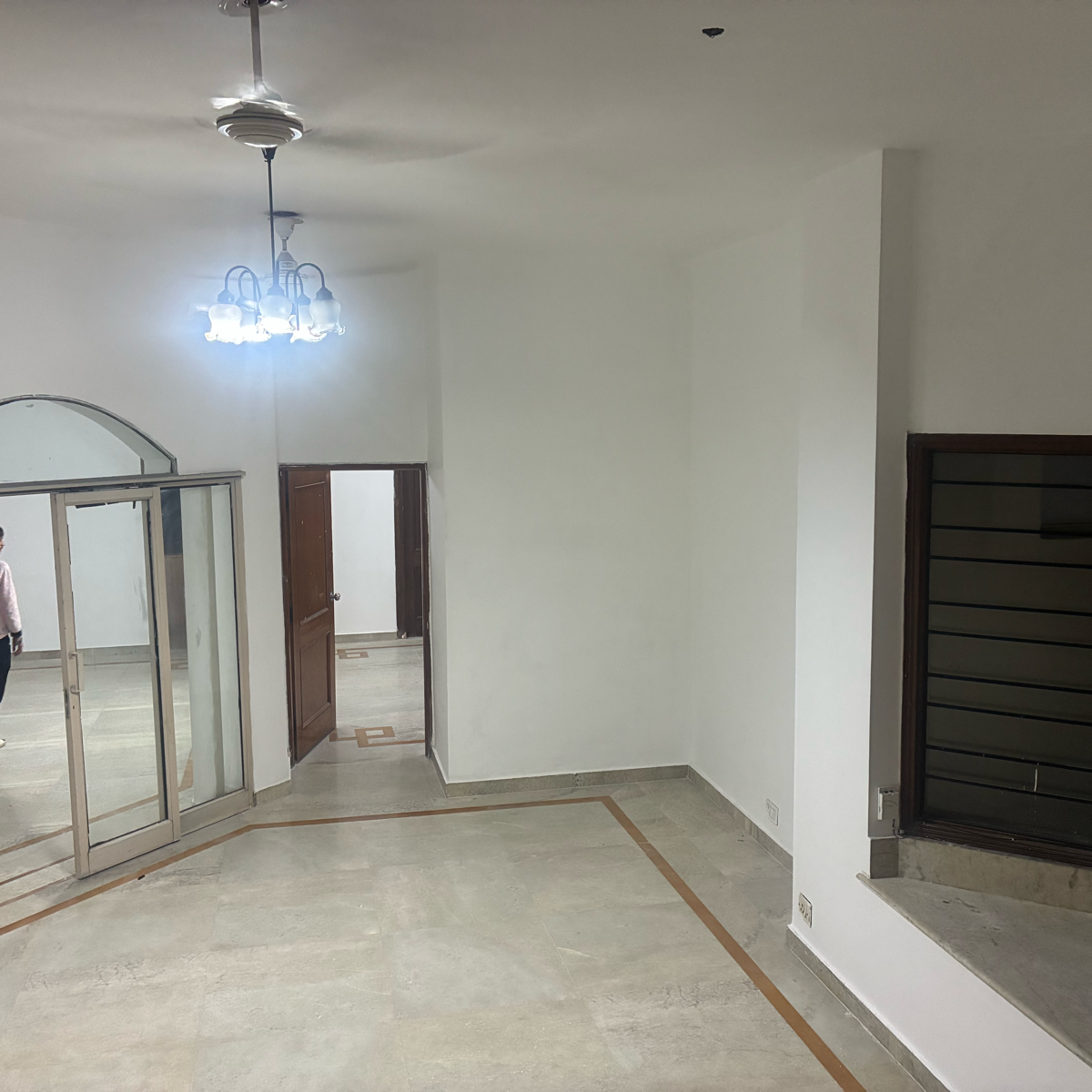 3.5 BHK + Study Room,Extra Room 450 Sq.Mt. Independent House in RWA Apartments Sector 15