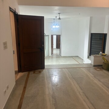 Room in 3.5 BHK Independent House at RWA Apartments Sector 15, Sector 15 – for Rent