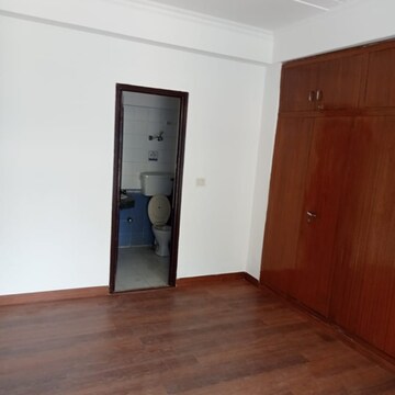 Room in 2 BHK Apartment at Gaur Ganga I, Vaishali Sector 4 – for Sale
