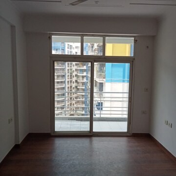 Room in 2 BHK Apartment at Gaur Ganga I, Vaishali Sector 4 – for Sale