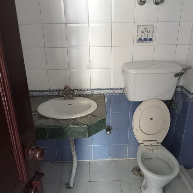 Bathroom, gaur-ganga-i 2 Bedroom 985 Sq.Ft. Apartment In Vaishali Sector 4 Ghaziabad 8973234