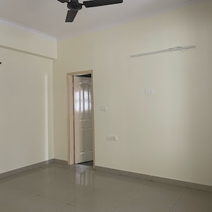 Room in 3 BHK Apartment at Supertech Avant Garde, Vaishali Sector 3a – for Sale
