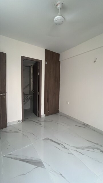 Room in 3 BHK Apartment at Smart World Gems, Sector 89 – for Rent