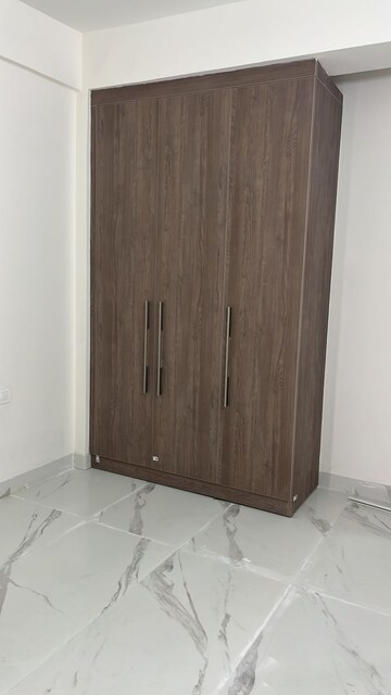 Room in 3 BHK Apartment at Smart World Gems, Sector 89 – for Rent