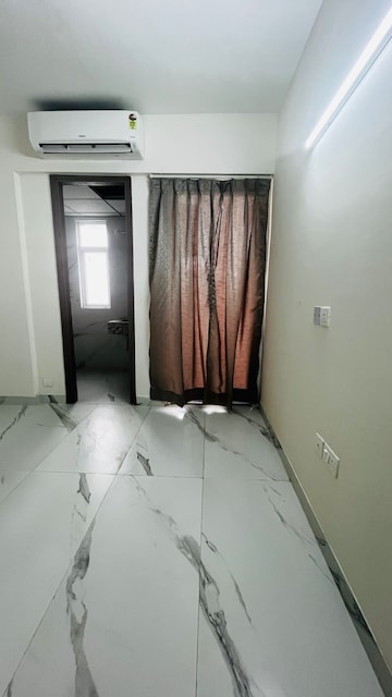 Room in 3 BHK Apartment at Smart World Gems, Sector 89 – for Rent