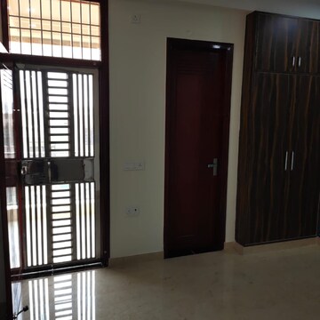 Room in 2 BHK Builder Floor at Vaishali Sector 6 – for Sale