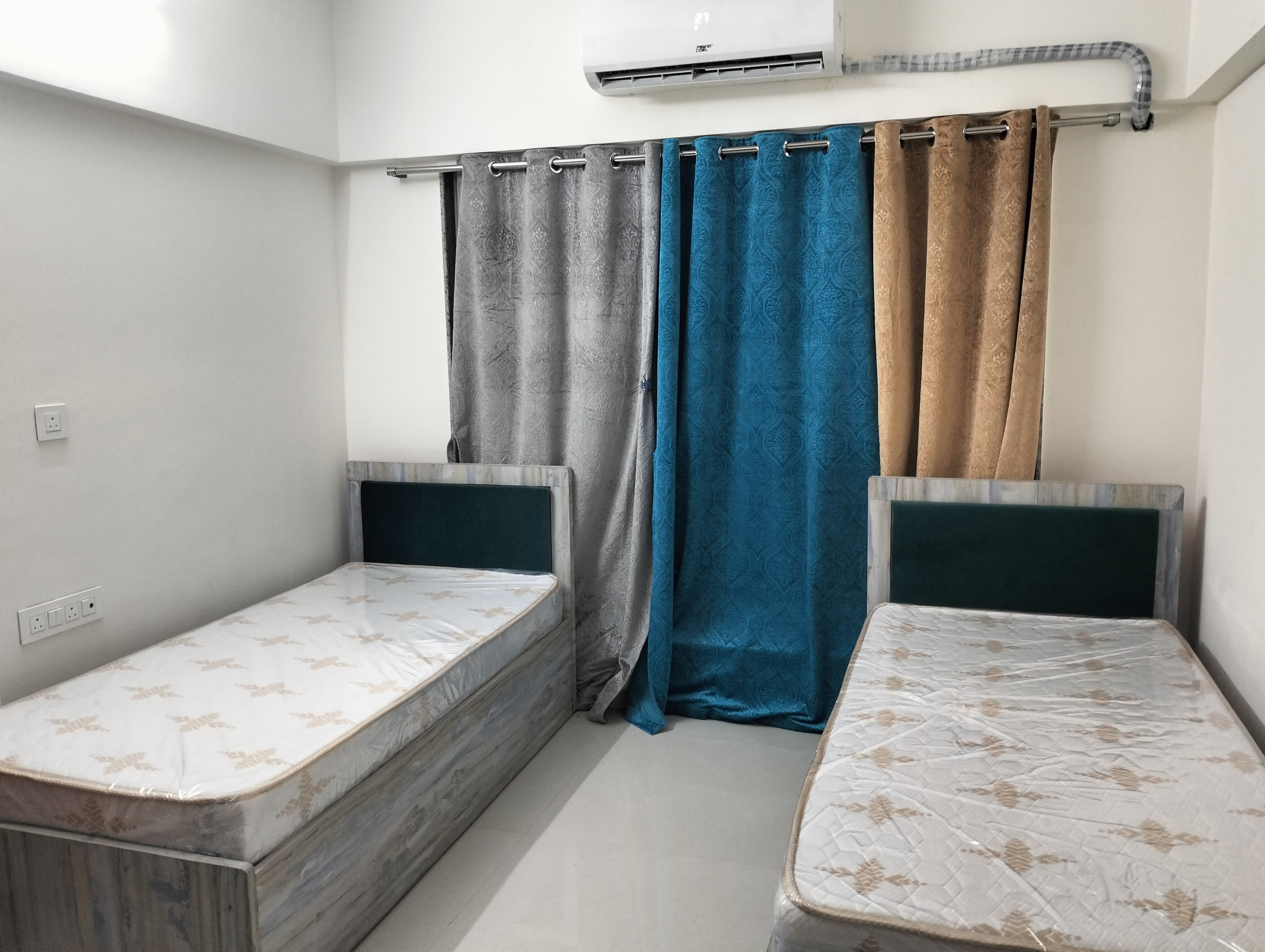 Pg For Rent in Riddhi Garden 