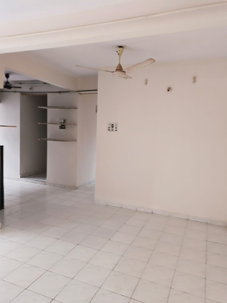 Room, adajan 2 Bedroom 1200 Sq.Ft. Apartment In Adajan Surat 8973142