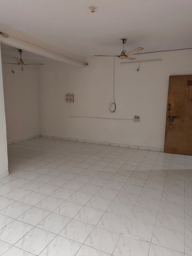Room, adajan 2 Bedroom 1200 Sq.Ft. Apartment In Adajan Surat 8973142