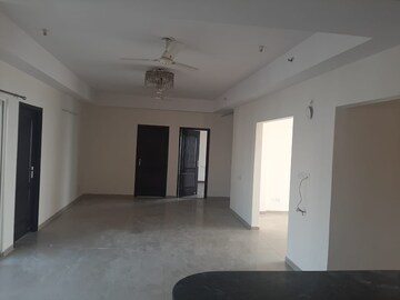 Room in 4 BHK Apartment at Sunworld Vanalika, Sector 107 – for Rent