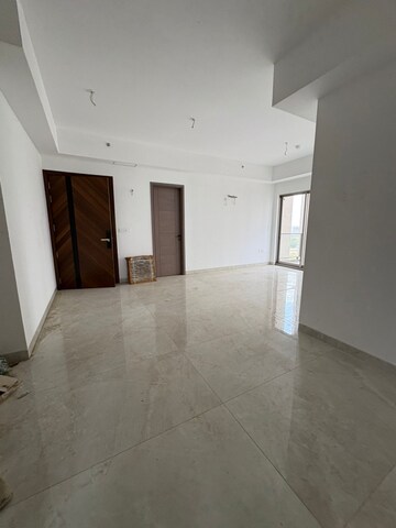 Room in 2 BHK Apartment at Shalimar One World Belvedere Court 3, Gomti Nagar – for Rent