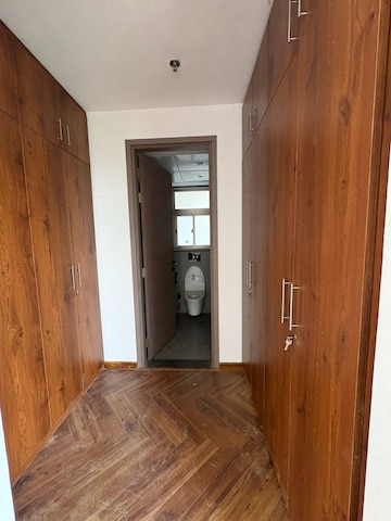 Room in 2 BHK Apartment at Shalimar One World Belvedere Court 3, Gomti Nagar – for Rent