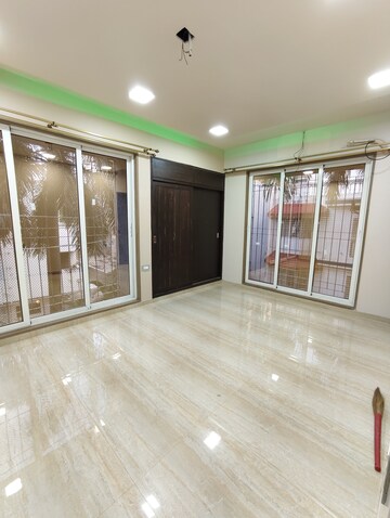 Room in 4 BHK Apartment at Rashmi Signature, Mira Road – for Rent