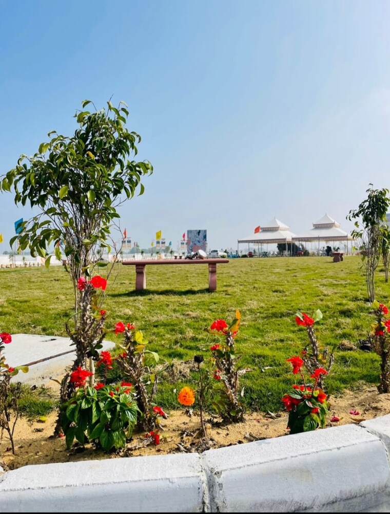 Garden, mlh-unique-city  200 Sq.Yd. Plot In Jaipur Ajmer Express Highway Jaipur 8973430