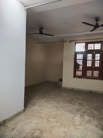 Room in 2 BHK Independent House at Gomti Nagar – for Rent