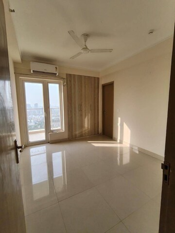 Room in 4 BHK Apartment at Shapoorji Pallonji Joyville Phase 2, Sector 102 – for Rent