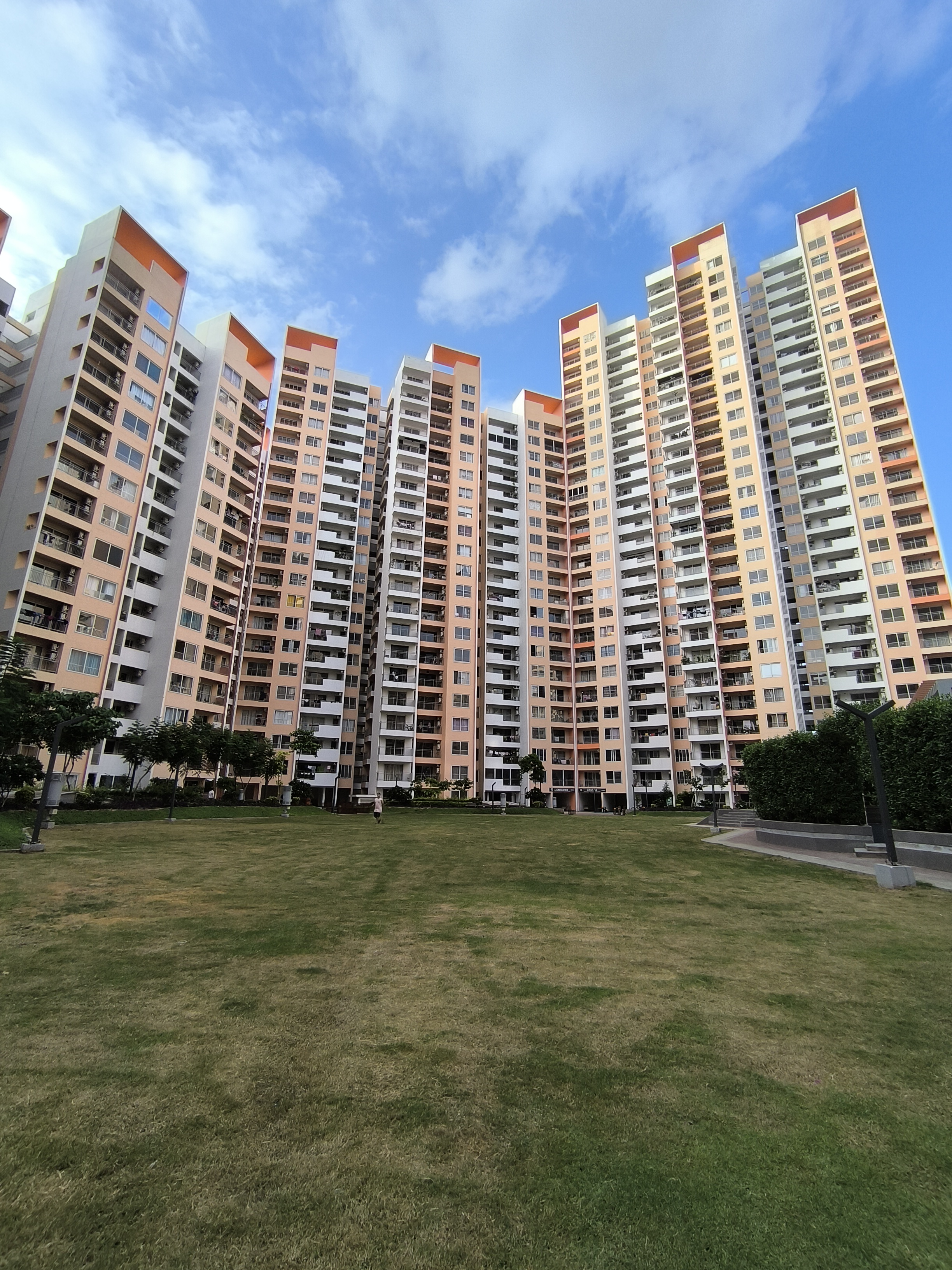 4 BHK + Servant Room,Extra Room Apartment For Rent in Shapoorji Pallonji Joyville Phase 2