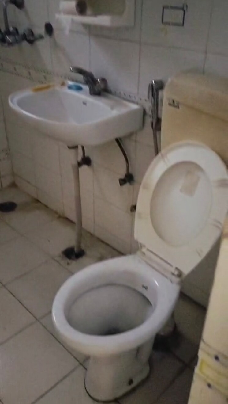 Bathroom, srs-residency 3 Bedroom 1557 Sq.Ft. Apartment In Sector 88 Faridabad 8973513