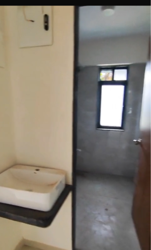 Room in 2.5 BHK Apartment at Goregaon West – for Sale