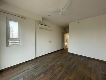 Room in 3 BHK Apartment at Conscient Heritage Max, Sector 102 – for Rent