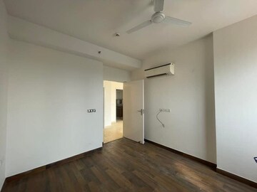 Room in 3 BHK Apartment at Conscient Heritage Max, Sector 102 – for Rent