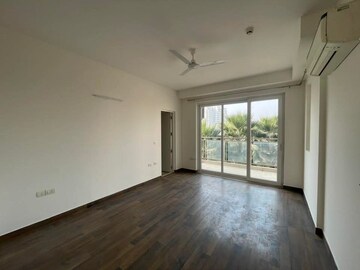 Room in 3 BHK Apartment at Conscient Heritage Max, Sector 102 – for Rent