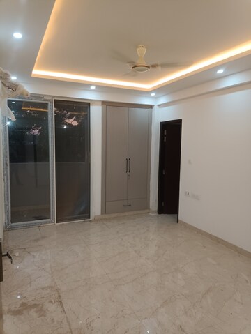 Room in 3 BHK Apartment at Vaish CHS, Sector 45 – for Sale