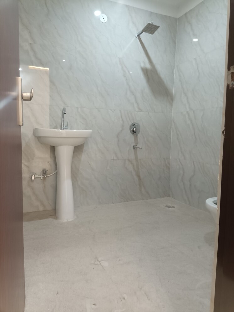 Bathroom, vaish-chs 3 Bedroom 1650 Sq.Ft. Apartment In Sector 45 Faridabad 8973604