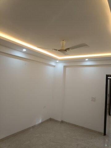Room in 3 BHK Apartment at Vaish CHS, Sector 45 – for Sale